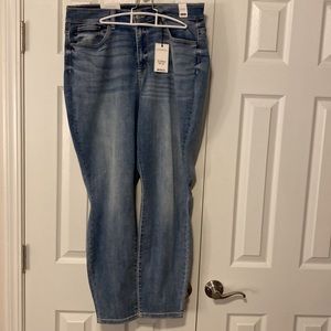 Judy Blue Light Wash Non Distressed Relaxed Fit Jean! JB82336lt-co-pl
